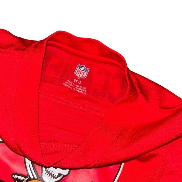 Kids nfl Tampa Bay buccaneers football jersey red size 2t toddler child - Picture 3 of 5